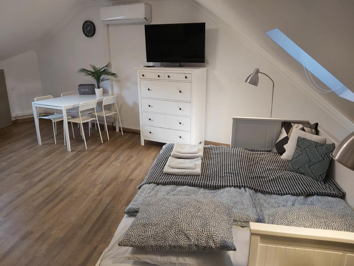 Kedves Apartman Pecs Exterior photo